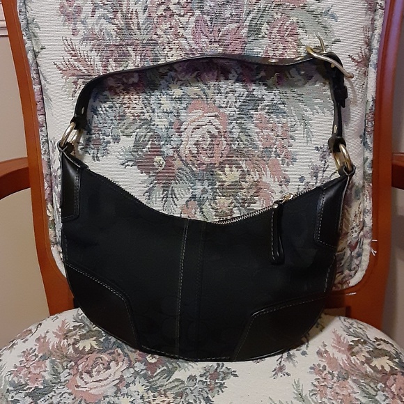 Coach Hamptons Signature Round Hobo Bag Style #11371 & Dust Bag - Picture 1 of 9